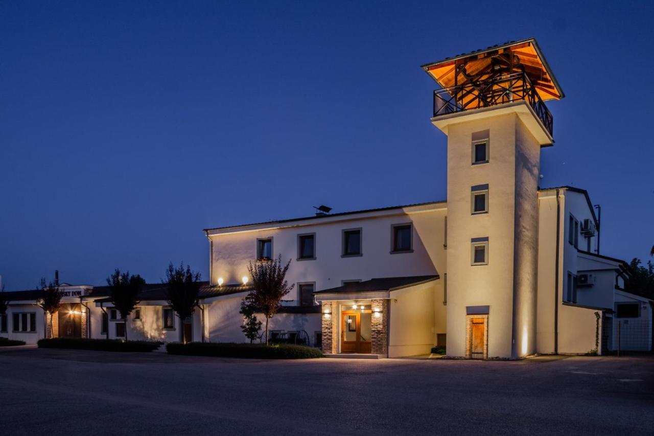 Penzionzemianskydvor Surovce Exterior foto